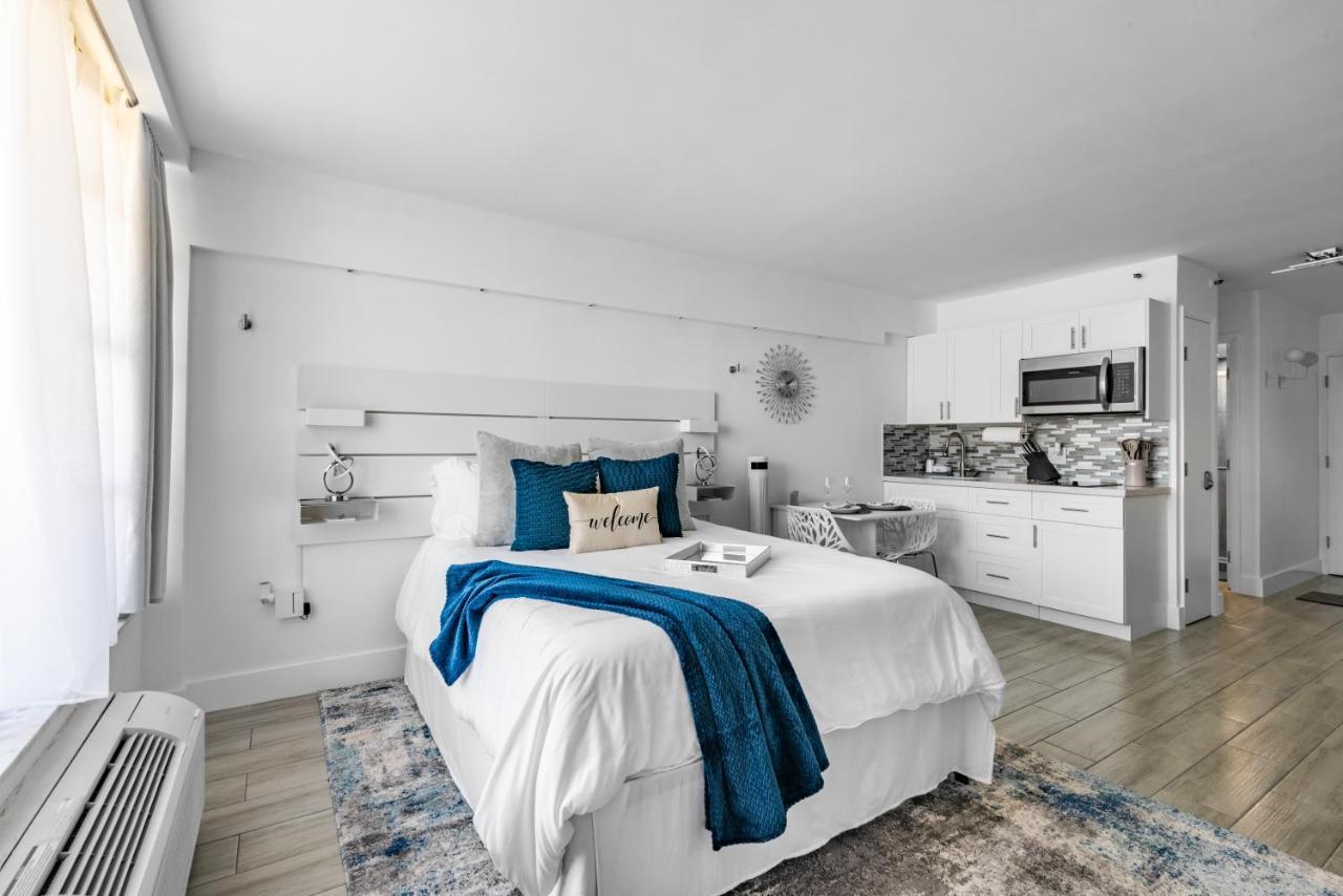 Newly Renovated Oceanfront Studio W/ Balcony - Daytona Beach Apartment Exterior photo